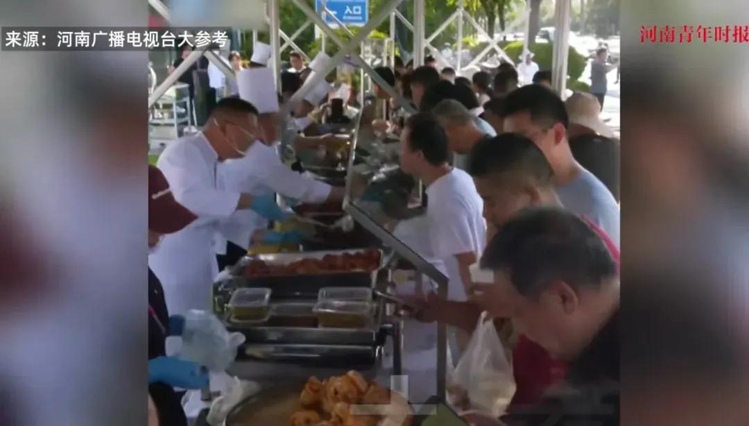 五星级酒店摆地摊，37分钟狂卖3万块！经理：不在乎别人说摆地摊掉价。 
郑州永和