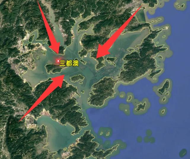 中国发现一个能停靠上百艘航母的深水港，位置太关键了！ 你敢信吗？在咱们国家的东南