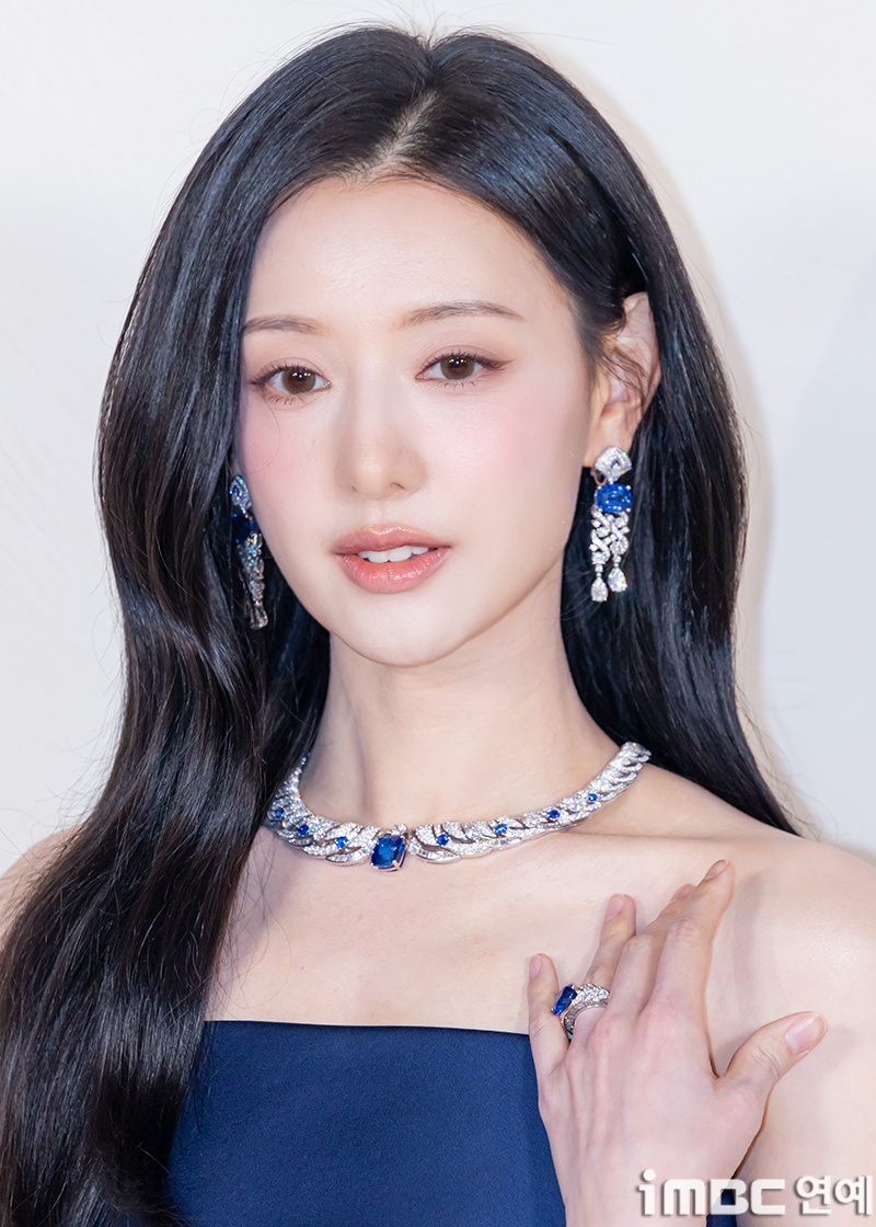 金智媛 x BVLGARI珠宝配美人，无懈可击的新闻图🫶 