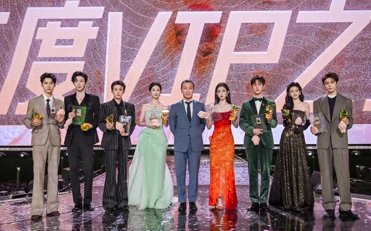 王一博是年龄最小的星光大赏VIP之星！很多人都觉得今年的星光大赏VIP之星年龄偏