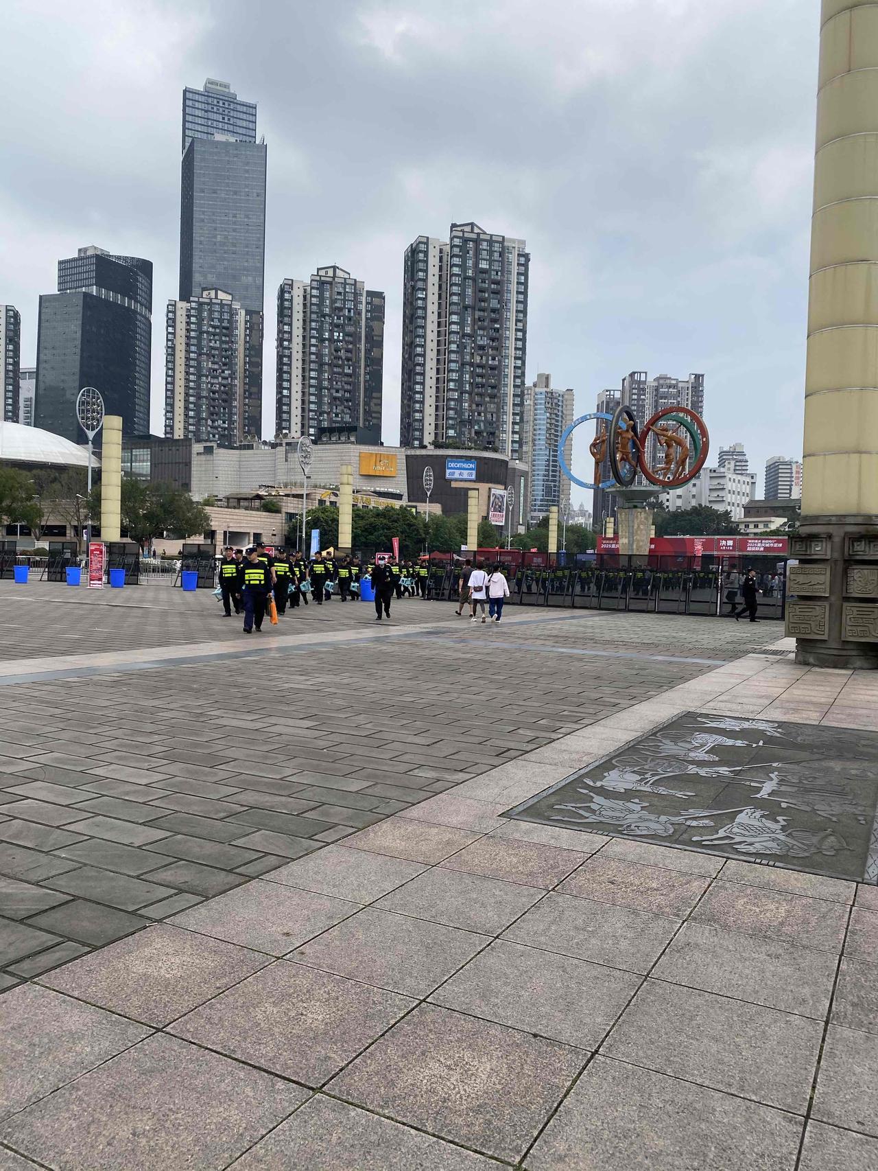 渝超总决赛！
作为重庆人，作为一名志愿者，真的好荣幸。
不得不说，市里比赛，还是