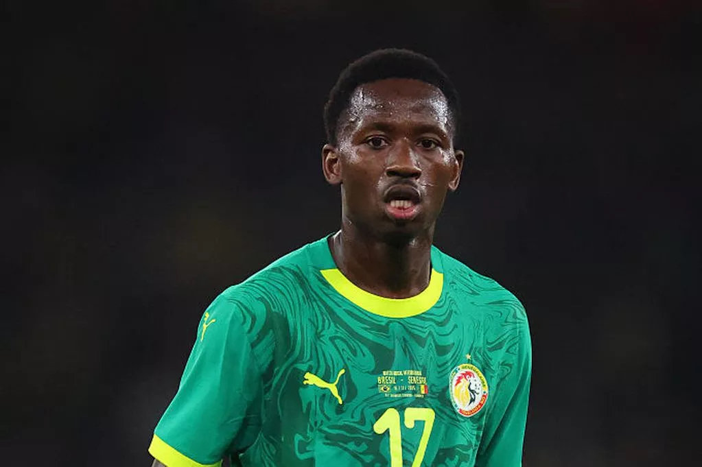 🇸🇳主帅佳夫更新萨尔伤情：“他被狠狠撞了一下，自己感觉不太舒服，保险起见我们