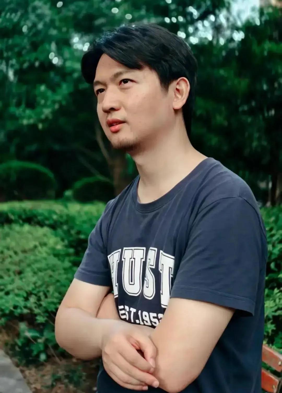 做刘楚昕的新女友压力会很大。可以看得出，他的前女友对他太重要了，他估计一生都忘不