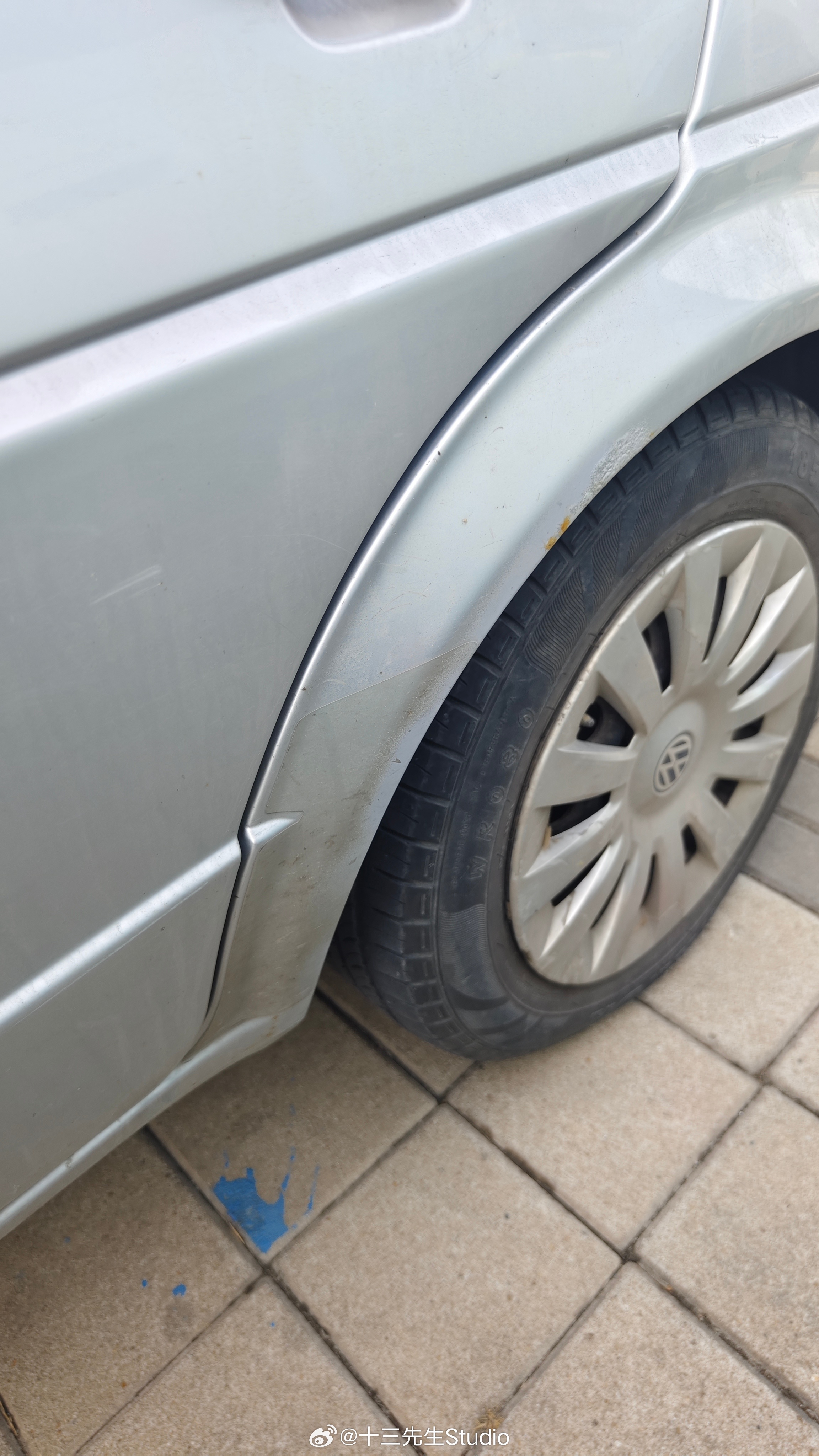 冷知识，捷达也有后叶子板宽体防崩犀牛皮....大众真的太细了 