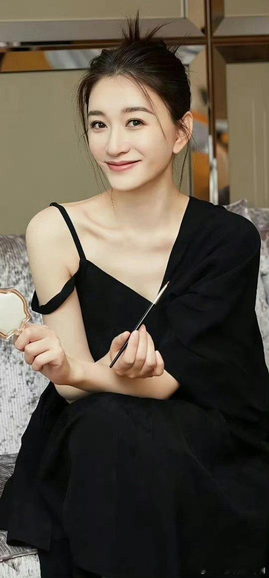 陈畅说李小冉靠一张脸在北舞躺平七年 别人的谦虚听听就好，可别真以为姐只有脸！李小
