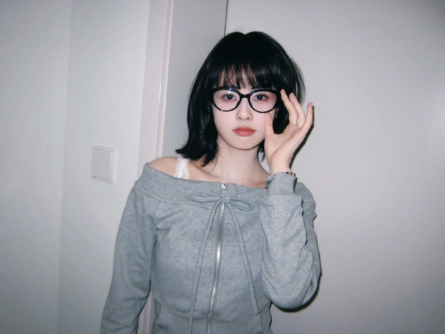 白鹿  🦌白鹿莫离 🦌白鹿叶璃 你是坠落的银河，与月光共同沉沦，眸里藏有宇宙
