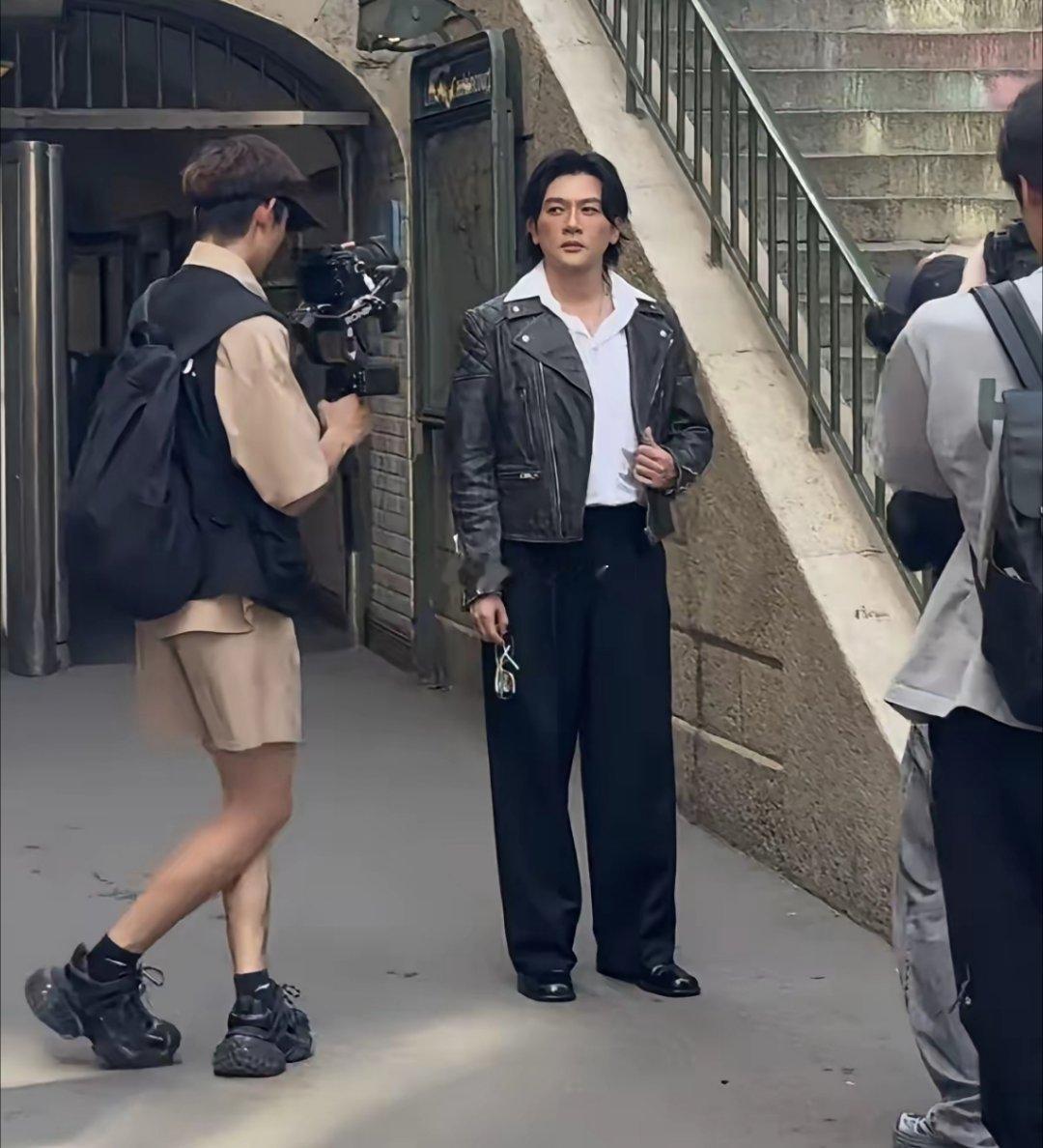 谁能认得出来他是还珠格格的演员？化妆后变了个人。 