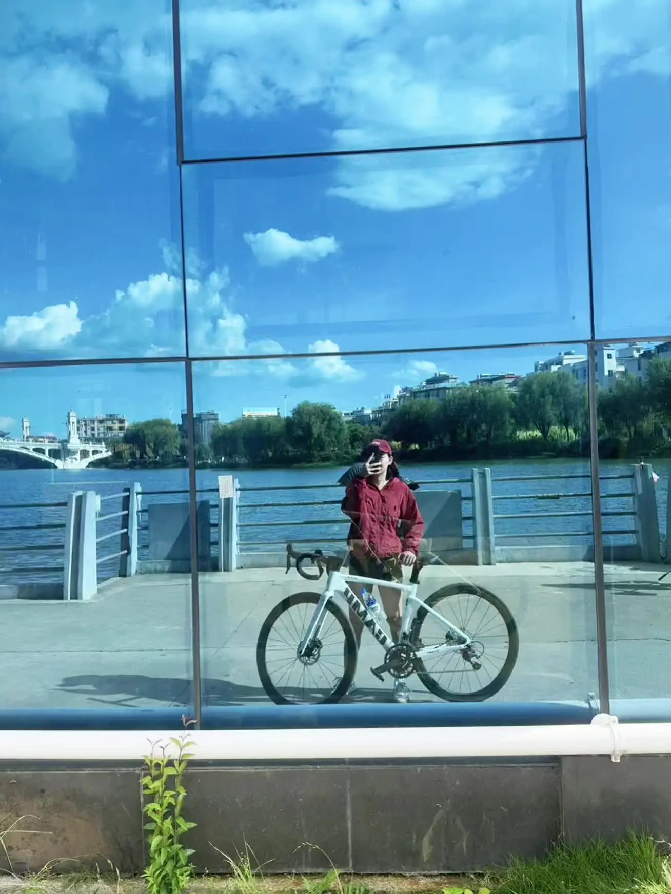 谁说骑单车会瘦的？一个小时喝了两杯柠檬茶了😂😂