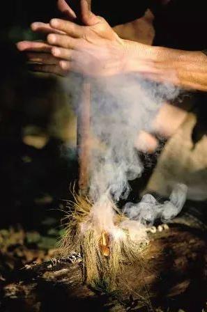 寒食節的「寒食」習俗，最早可能是 上古的「改火」儀式（《周禮》 載「仲春以木鐸修