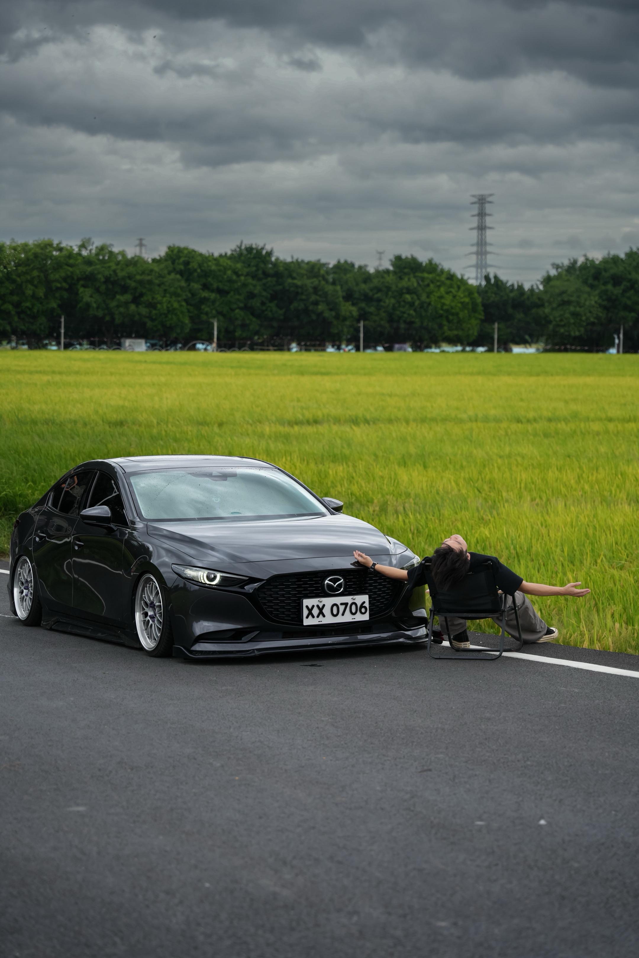 于是自由在我背后升起。