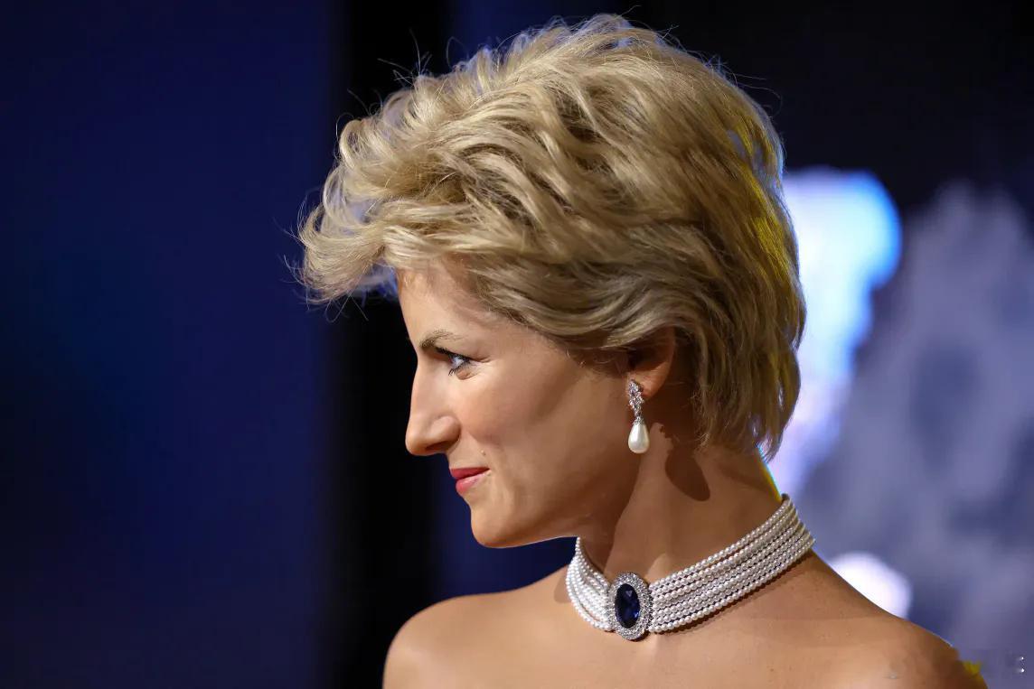 11月20日法国巴黎格雷万蜡像馆与英国杜莎夫人蜡像馆一样世界知名。一个备受英国人