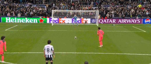 【欧冠】纽卡1比1巴萨▼关键进球：第90+6分钟，奥尔莫禁区被佳夫绊倒造点，亚马