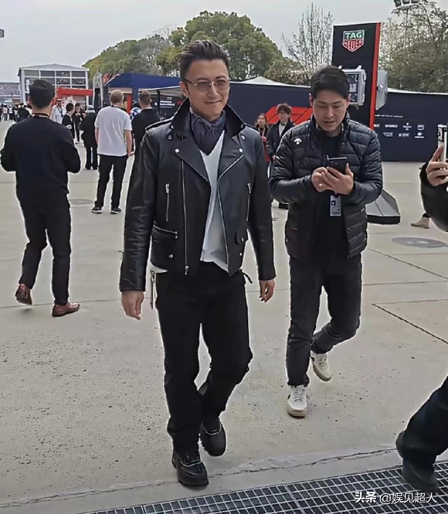 说实话，很多人都没注意，谢霆锋其实真不算高个子。
 
他净身高大概也就174左右