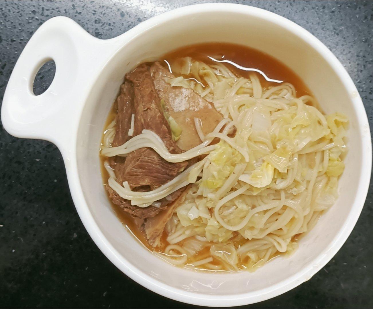#糖糖的饭饭##科学育儿营养护航# 前天午餐扇子骨小白菜心面；晚餐：黑加仑全麦面