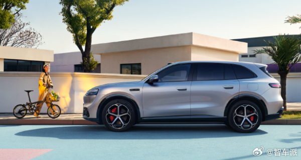 3月23日，在华为春季全场景新品发布会上，鸿蒙智行旗下全新车型问界M6正式亮相。