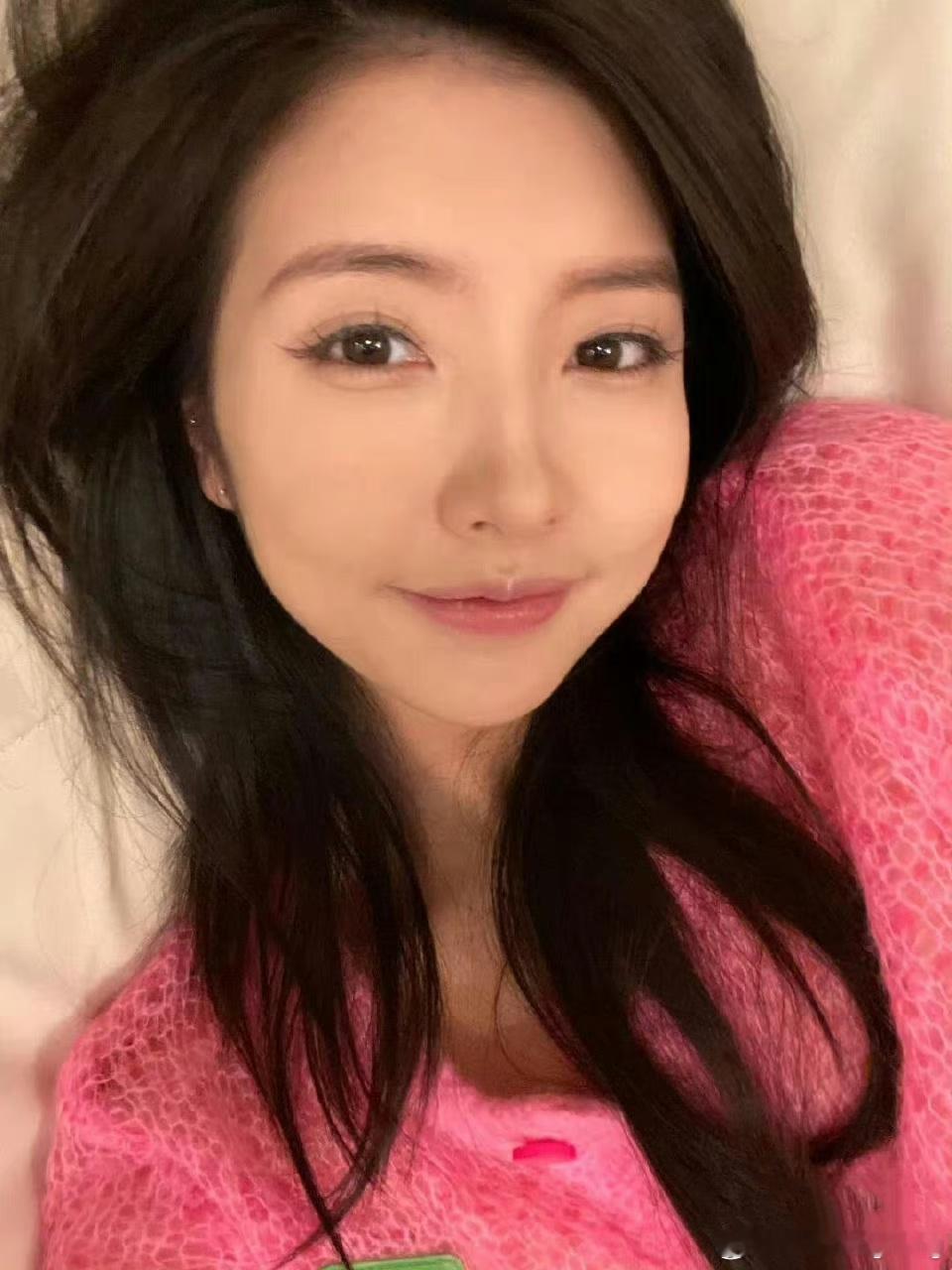 王思聪前女友豆得儿否认打过胎，状态非常好，生活很快乐。咱就说，过去的事儿，大家就