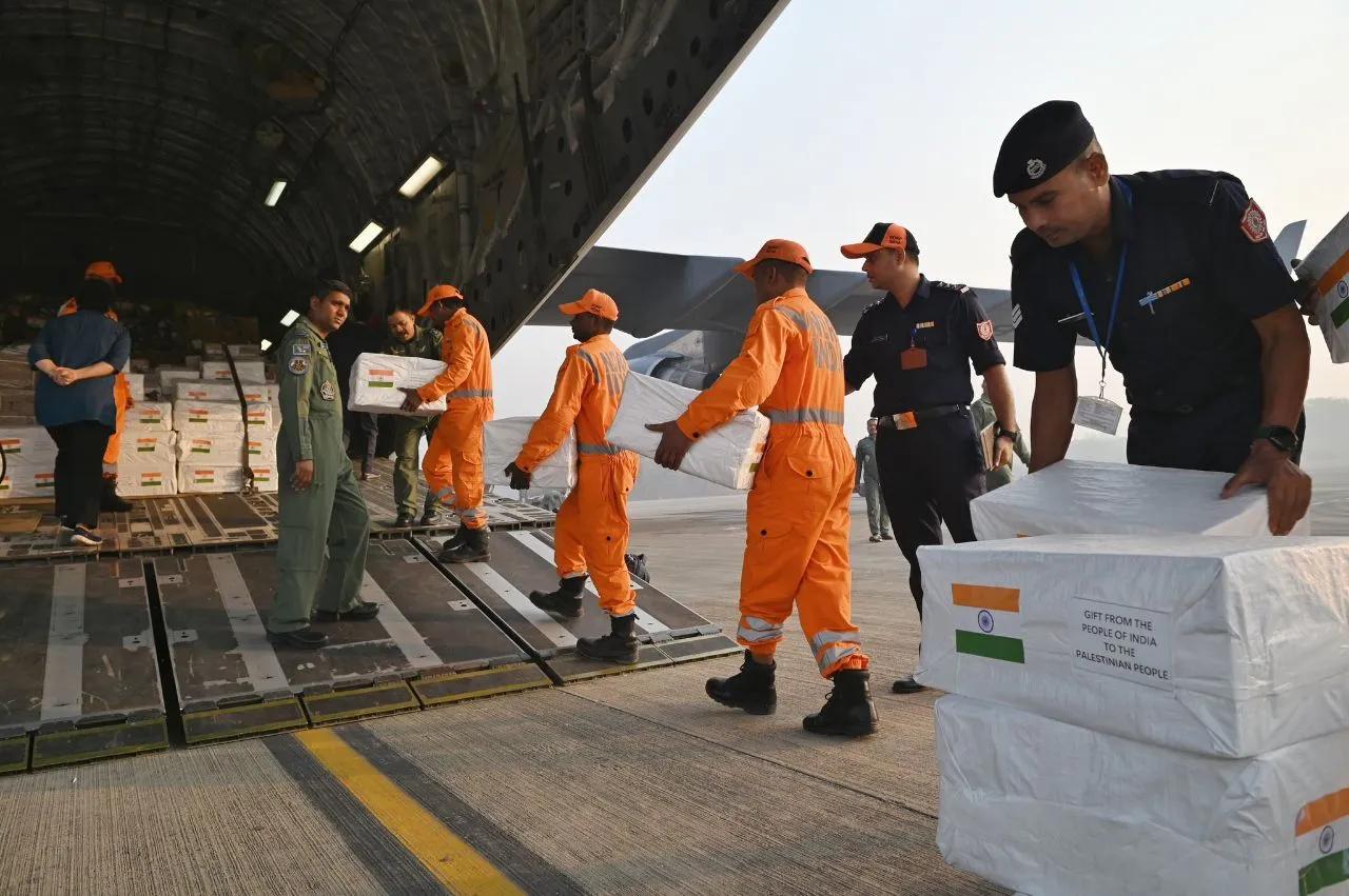 突发！印度向巴勒斯坦人民提供人道主义援助：
一架 IAF C-17 飞机为巴勒斯