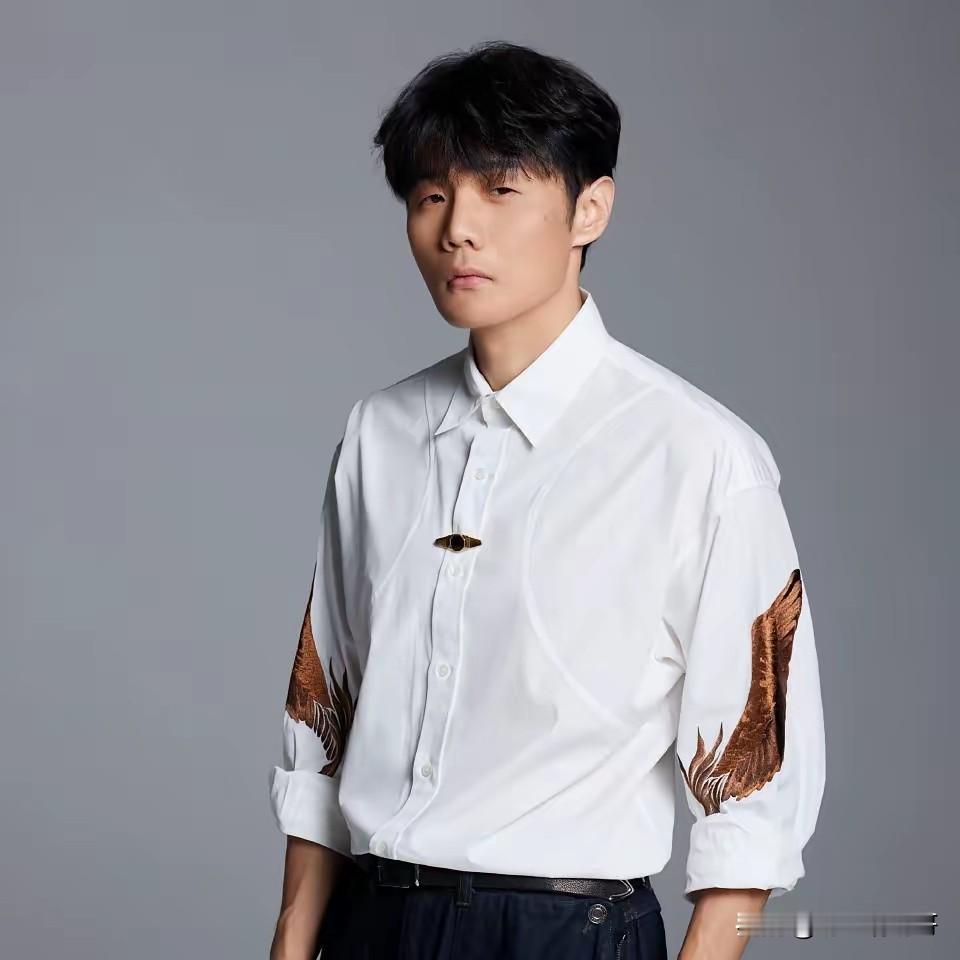 一个简单的问题，李荣浩为啥不愿单依纯演唱自己的作品？
   在演唱会上演唱作品，