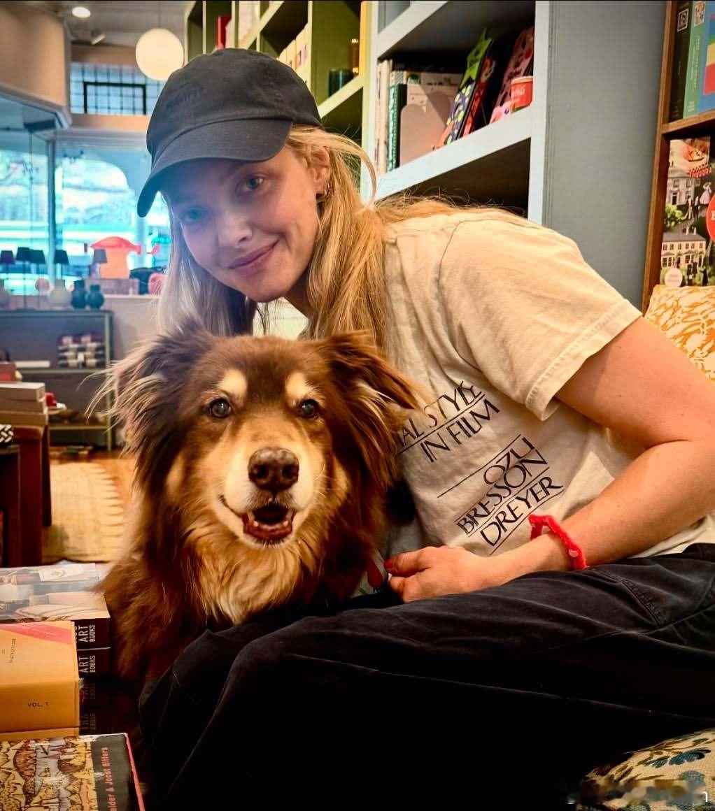 Amanda Seyfried阿曼达塞弗莱德家的宝贝阿芬被认证为最快乐的小狗，1