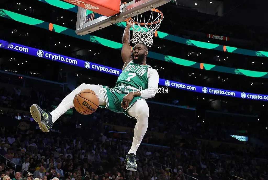 布朗32+8+7绿军大胜湖人 东契奇25+5普理查德30分湖人vs凯尔特人 NB