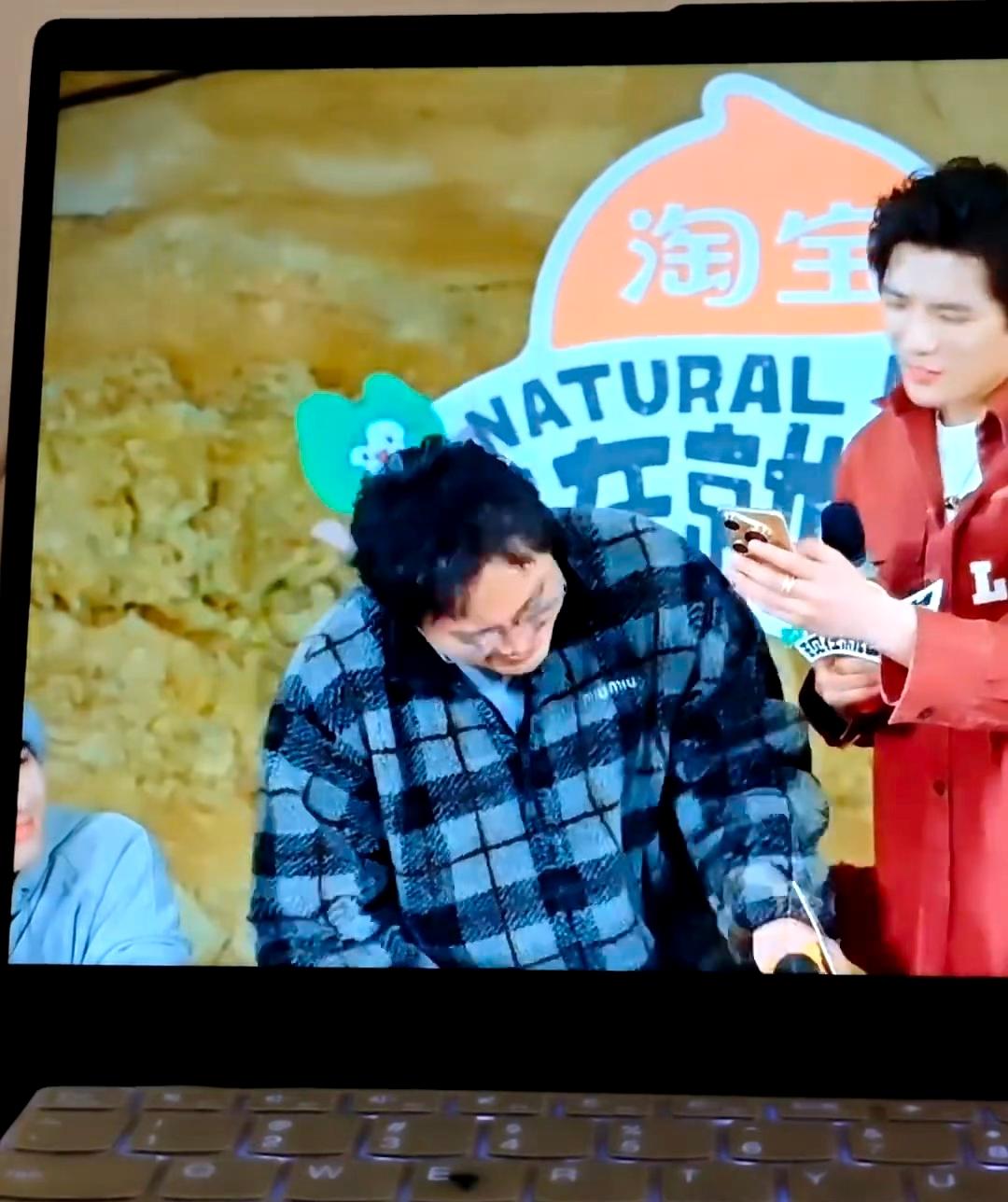 沈腾怎么穿这么多miumiu的衣服啊！

是他独宠miu家还是他们之间有合作啊。