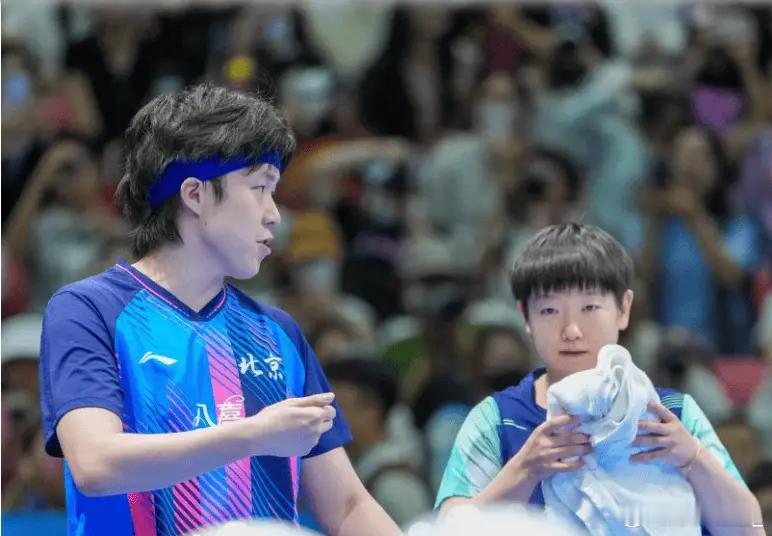 一段关于“神雕侠侣”与“大满贯组合”的暖心对话。在刚刚结束的2026全国乒乓球锦