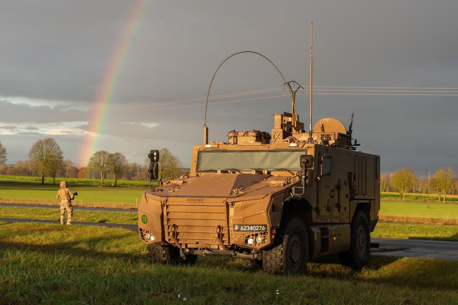 不认识型号，还挺好看 