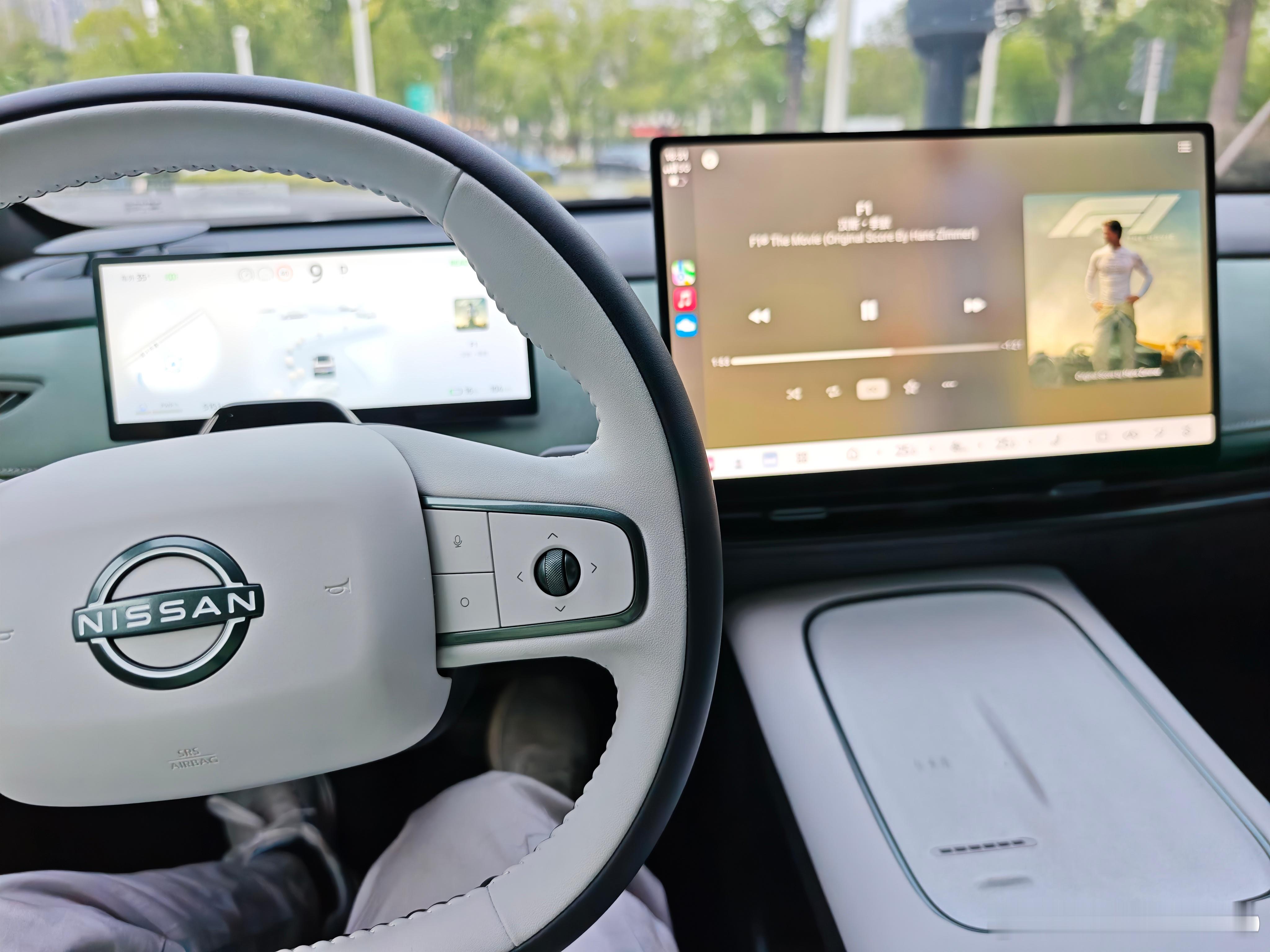 听歌，还是carplay好，F1真好听，强烈推荐apple music便宜，音质