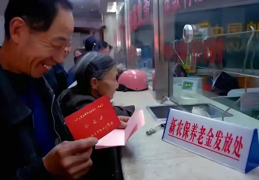 13日，中央公布重磅文件，养老金调整方向明确，两类人影响大
最近这两天，我的读者