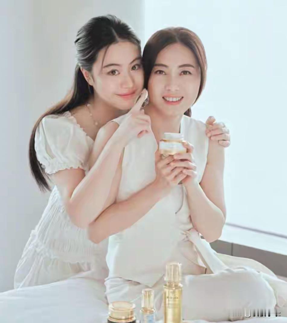 甘比17岁女儿低调庆生，长相温婉大气像刘銮雄，陈奕迅女儿在场！[灵光一闪][灵光