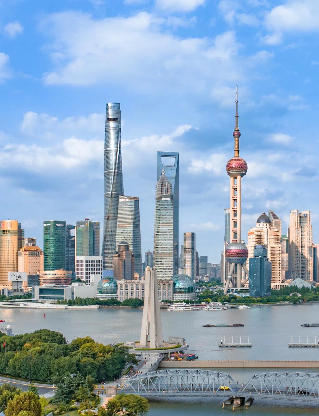 这次体验让我觉得，AI像个冷静的熟人。它知道你没多少钱，所以直白地给了最朴素的选