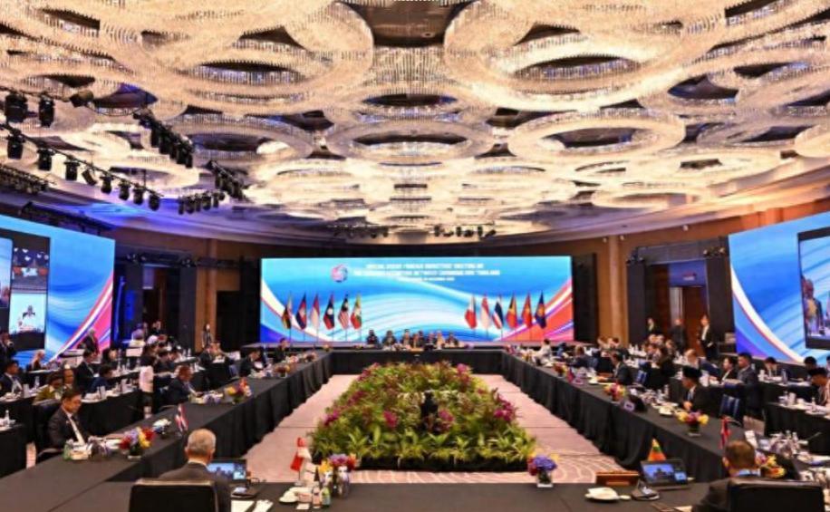 泰柬双双感谢中国调停后，特朗普破防：若再不停战，美将加征关税
泰柬冲突持续，中国