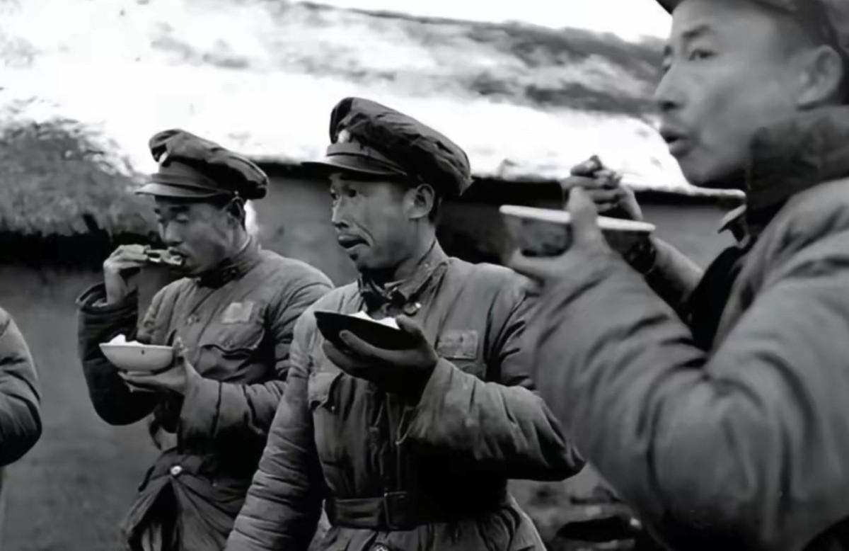 国民党上校团长张我疆，在1949年高邮解放前夜，把一整批在押地下党员给放了。
