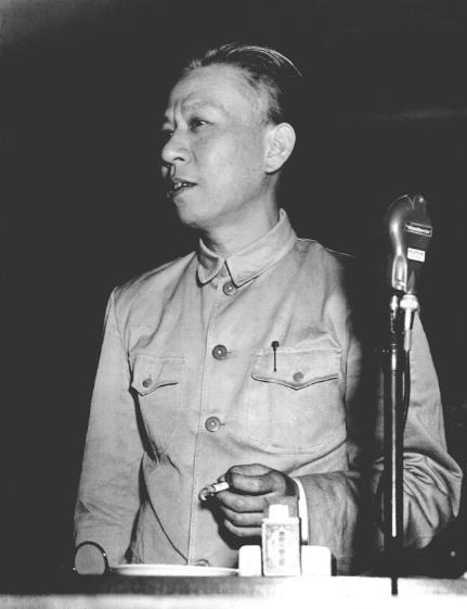 1950年6月，刘少奇在全国政协一届二次会议上作《关于土地改革问题的报告》，并就