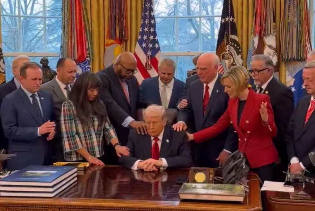 真服了，一场残酷的战争，硬生生被美国和以色列打成了喜剧。

战争，打了七天，特朗