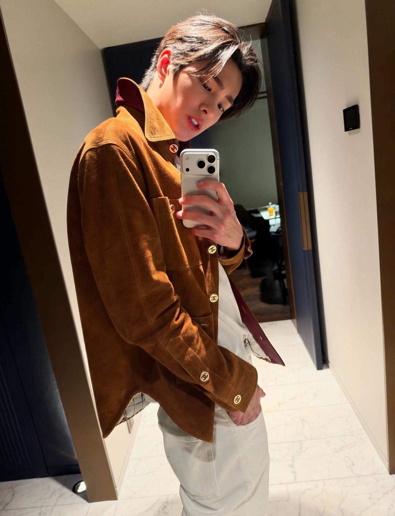 换手机了吗？
这个是换新手机了吗哈哈哈哈哈哈那个烂的爱马仕橙呢！！！！！
cor