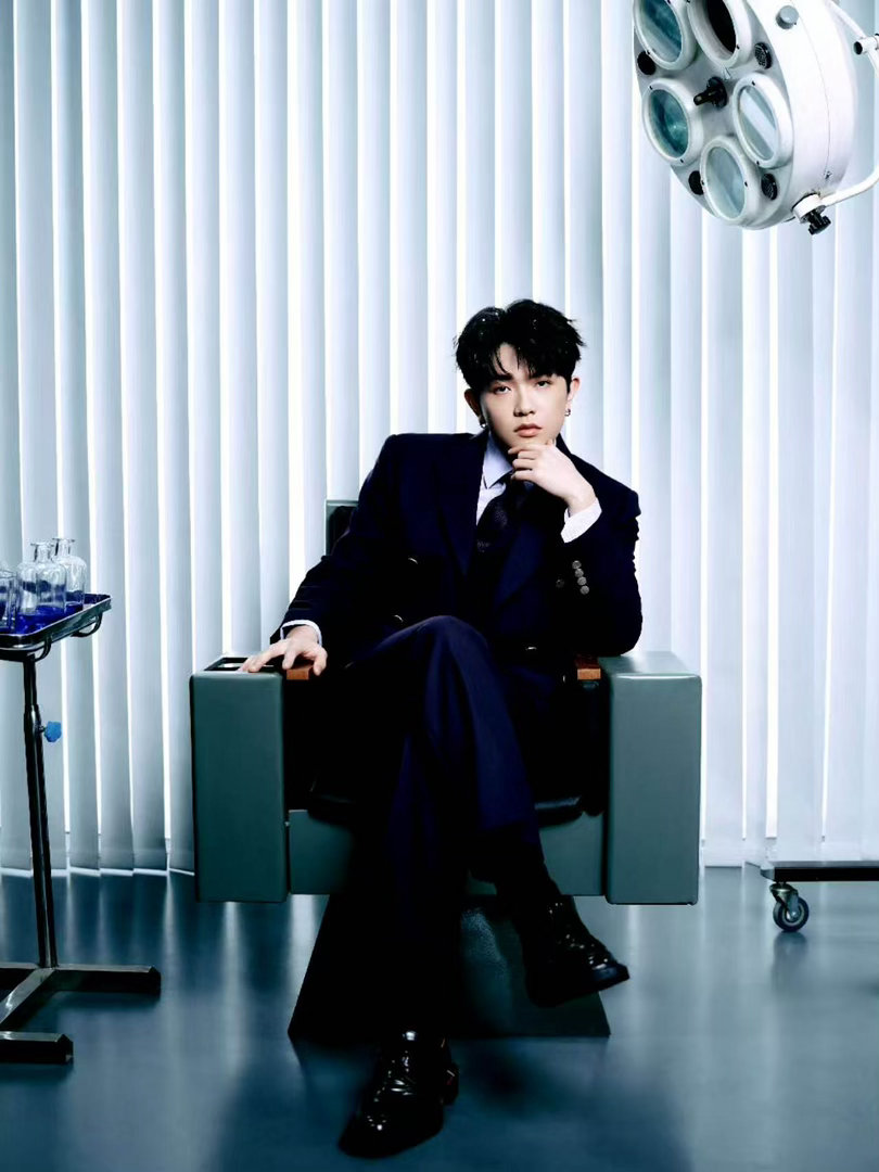 颜人中宁波站演唱会满场都是甜蜜瞬间 昨晚的场馆里全是粉红泡泡！颜人中的情歌杀伤力