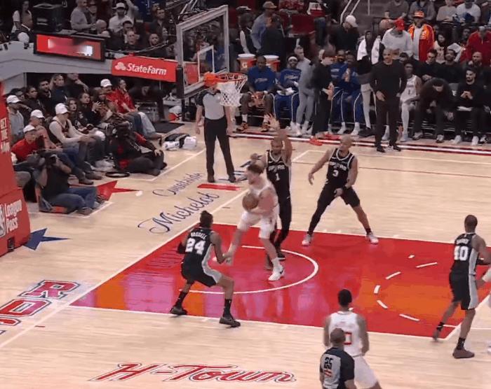 文班实在是太厉害了，把火箭首发几乎都帽了遍！
特别是送给杜兰特的大火锅，把阿杜给