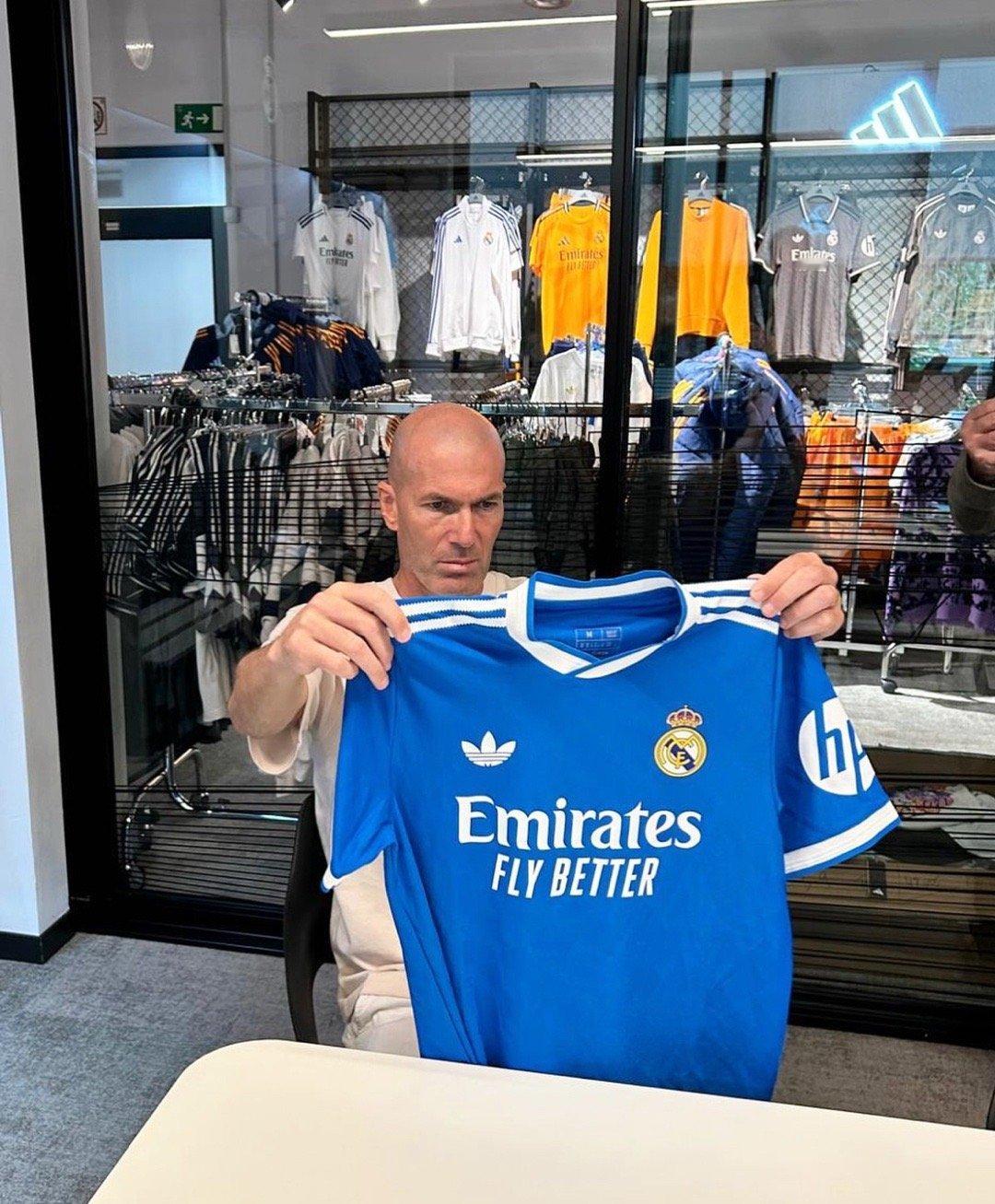 二客球衣，齐祖先穿上啦！齐达内halamadrid ​​​