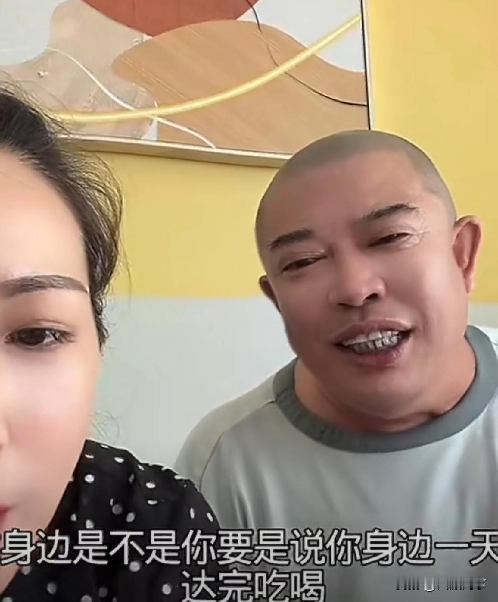 二驴爸妈吐槽现在拉了没人给拜年！

         谁给你拜年呢？如果现在我现