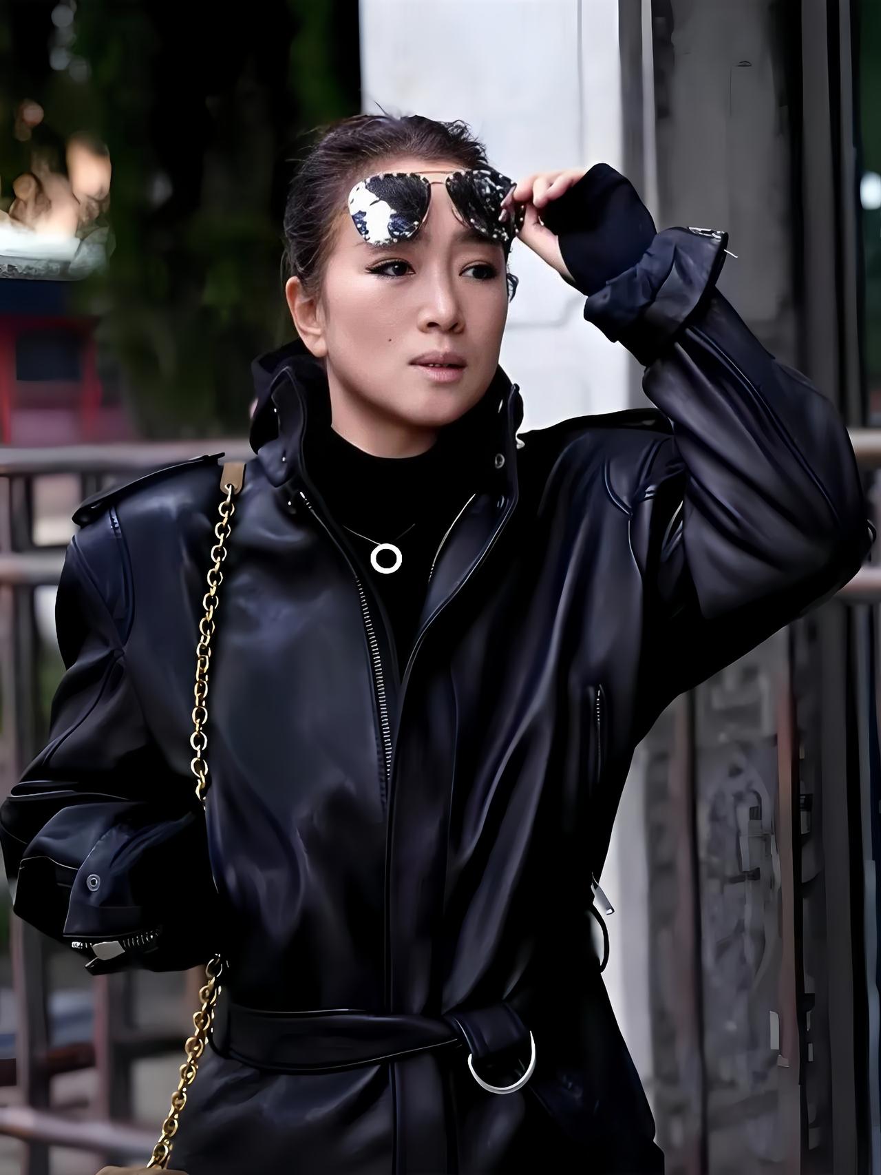 巩俐魅力四射！[比心][比心][比心]
巩俐风韵犹存！[赞][赞][赞]
巩俐气