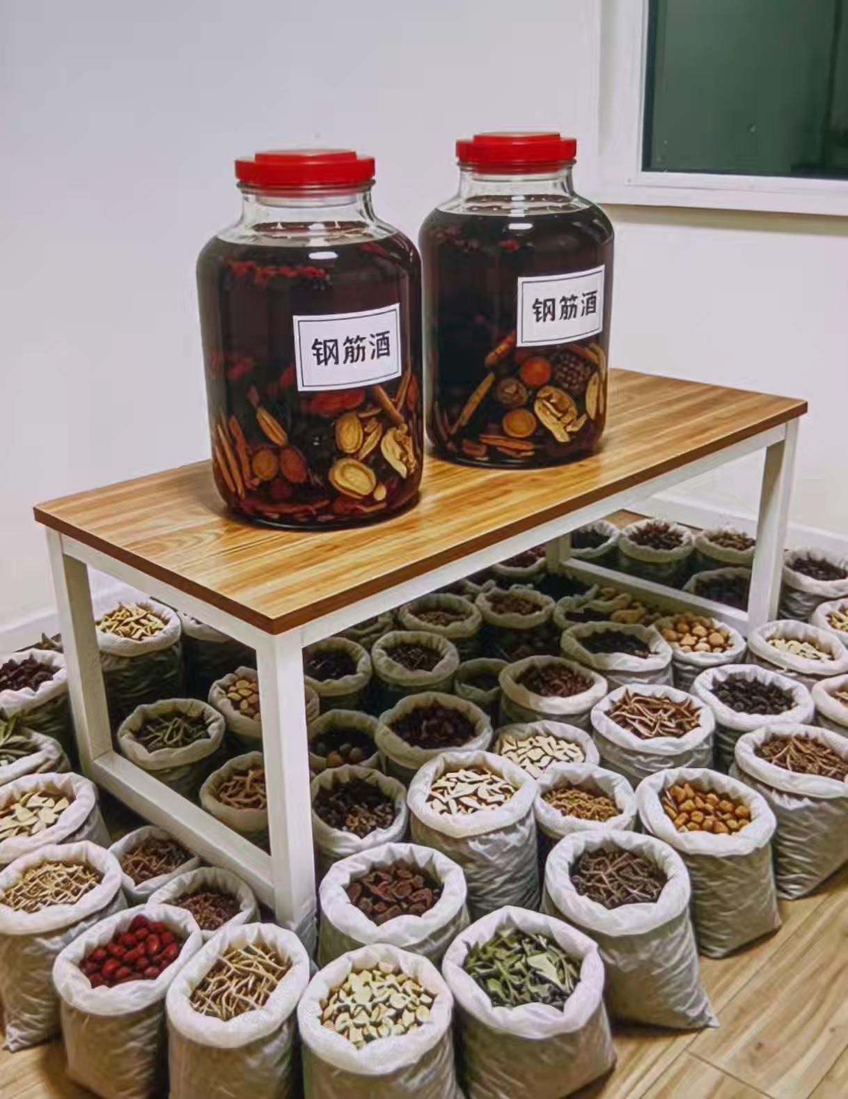 道士除了修炼，还要懂草药，才算是一个合格的道士，自古就有“十道九医”的说法，历史