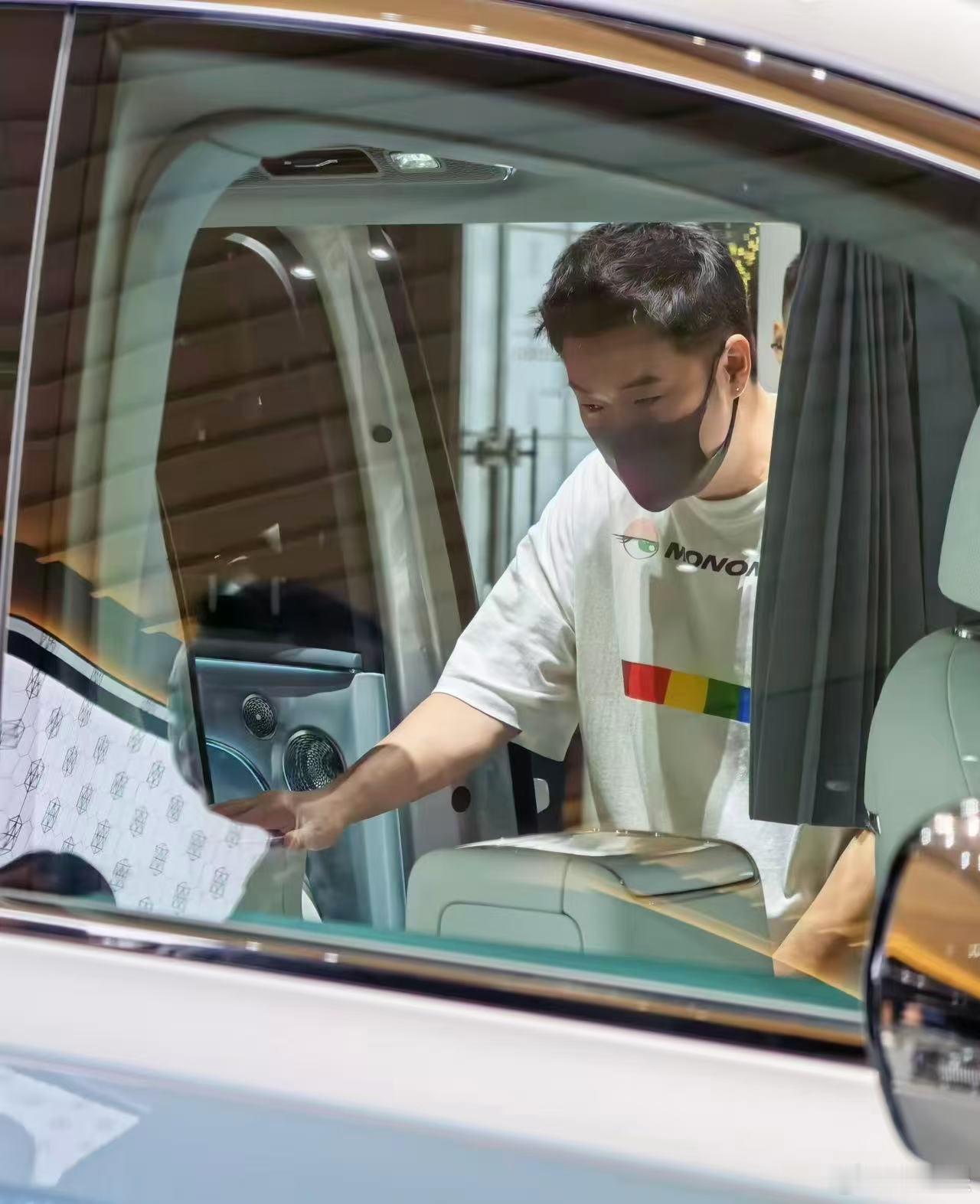 陈赫这速度真快！尊界V800、尊界V680上市当晚，网友上海偶遇知名艺人、尊界S