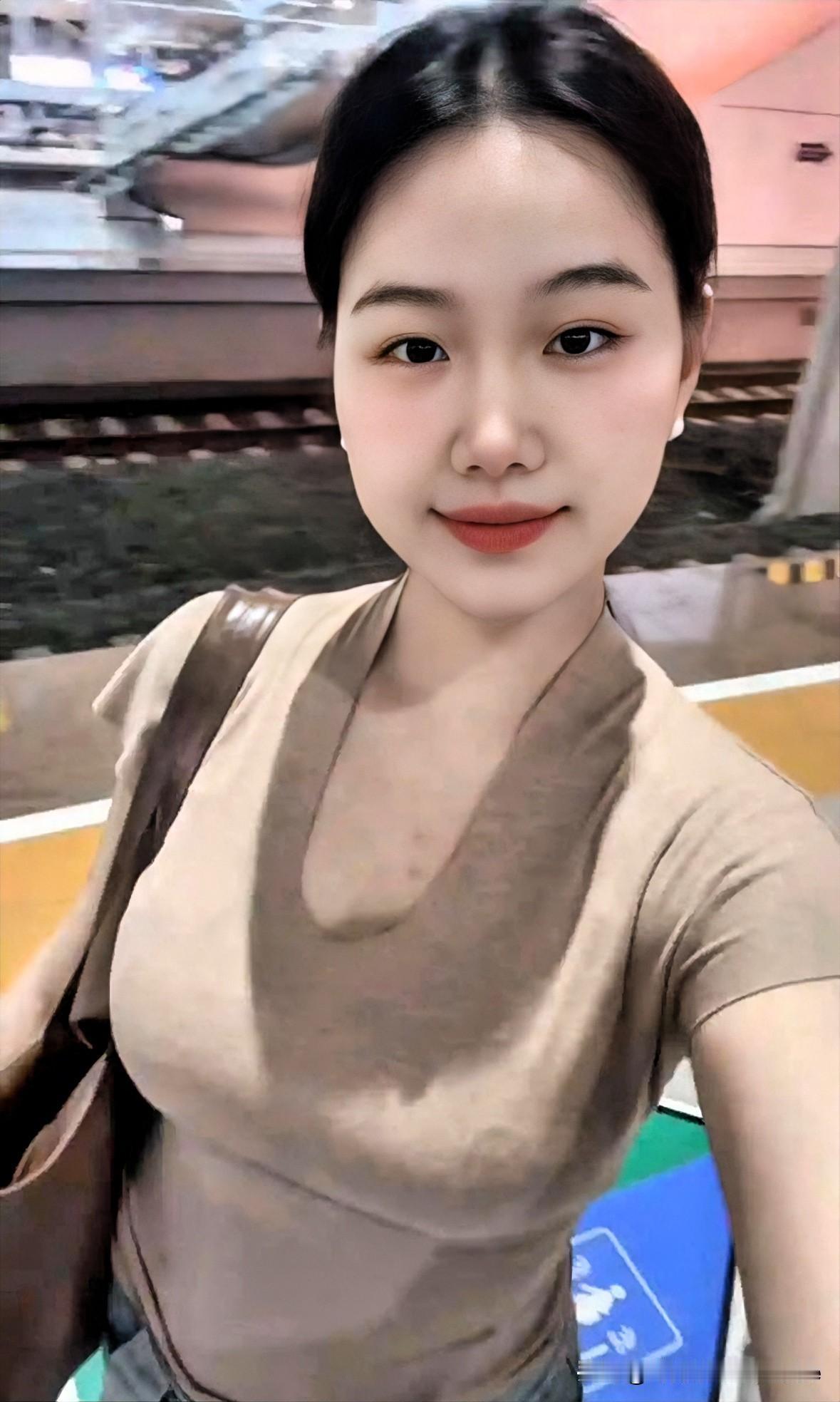 161/97，父母离异，从小独立。

不图你房车存款，图你把我当回事。

异地可