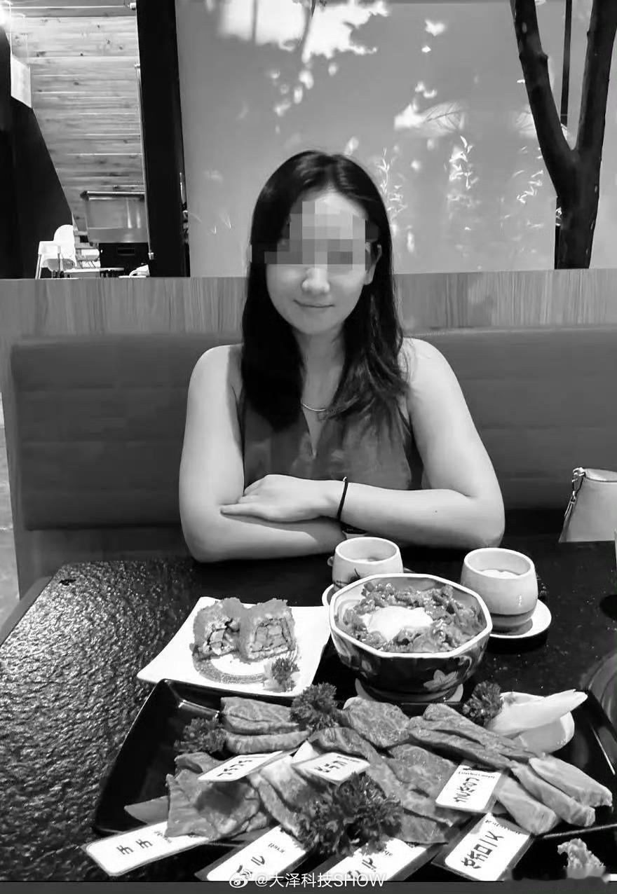 男友哽咽还原女友三亚被咬身亡过程遇到庸医了。假如这位医生，有过蛇伤治疗的档案记录
