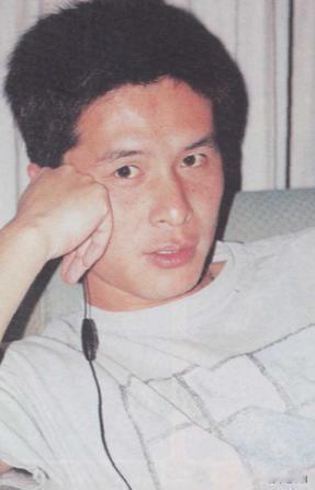 作为中国少有的纯技术型、脚法秀丽的代表人物，彭伟国2000年又一次披上了国家队的