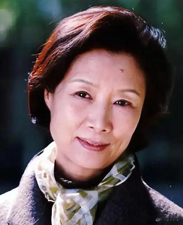 因为额头都有美人痣，那时候就傻傻的分不清楚是哪个，听说额头有痣的人有福气。(图片