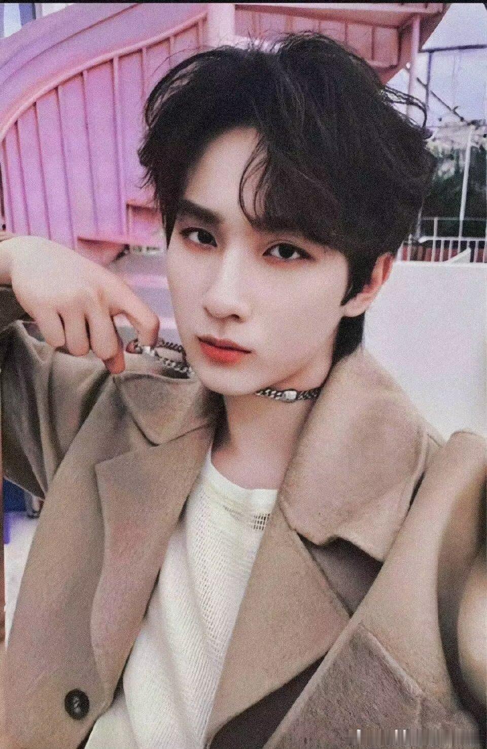 李宏毅十万狂花入梦来LHY李宏毅岐凤殷夜空因星月而绚烂，我的世界，因你的出现才变