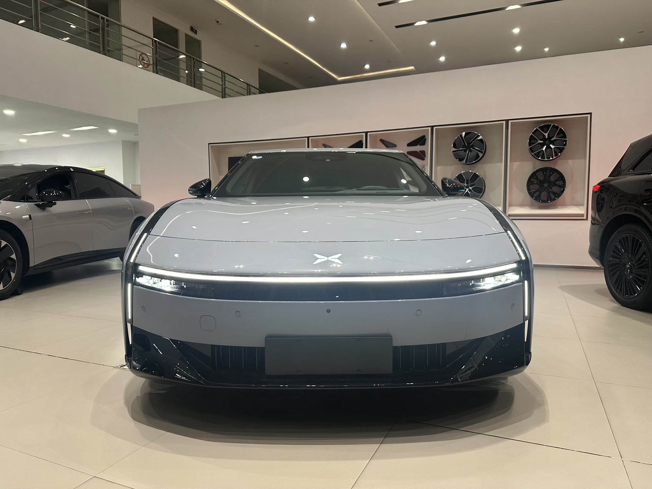 全新小鹏P7开启预售原来发布会开了半天还没有公布价格啊，让大家都盲订，这策略真有
