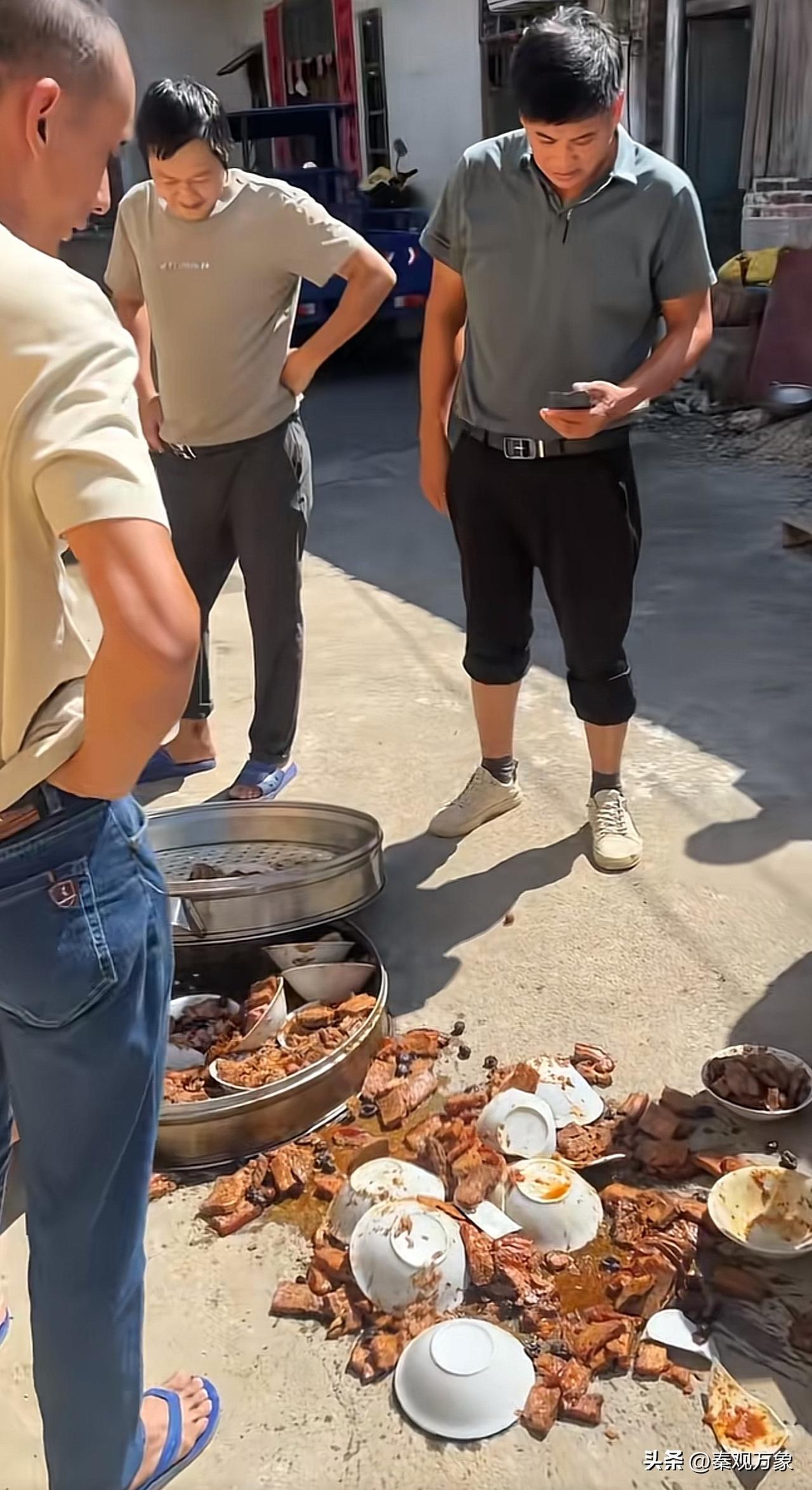 兄弟们 几年后再见[流泪]打翻扣肉的那个
人
